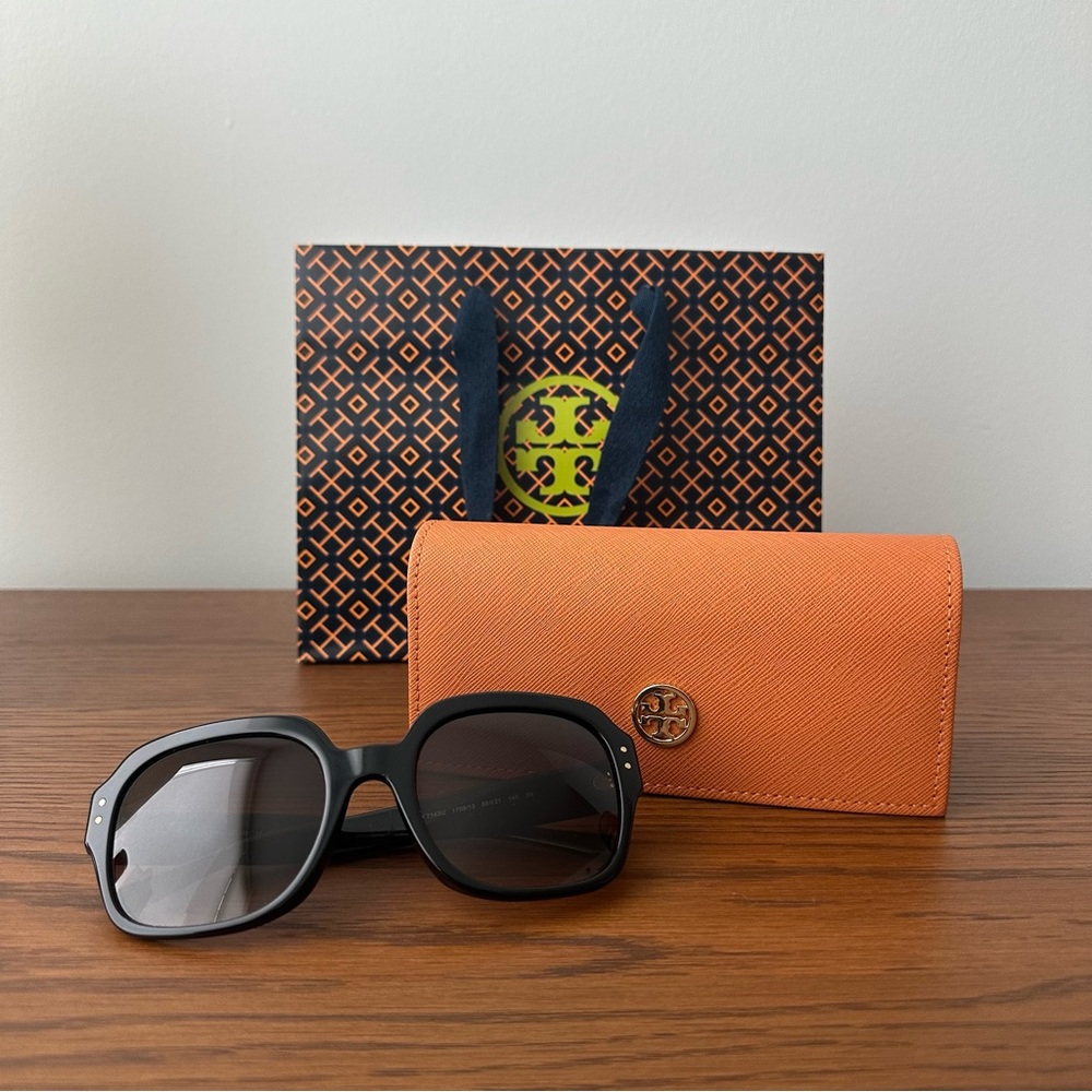 Tory Burch Oversized Square Logo Sunglasses NWOT